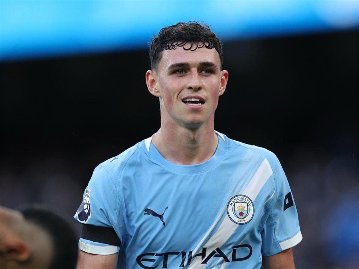 فيل فودين يفند شائعات وفاة ابنه وإصابة ابنته بالسرطان