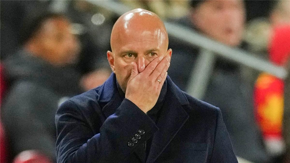 موقف ليفربول من إقالة آرني سلوت بعد الخروج من كأس الكاراباو