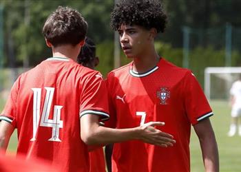 نجل كريستيانو رونالدو يمثل منتخب البرتغال تحت 16 عاما لأول مرة