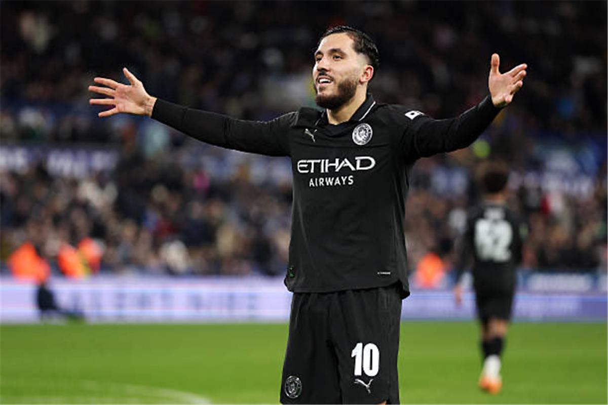 ريان شرقي يتغزل في بيب جوارديولا: مدرب مجنون