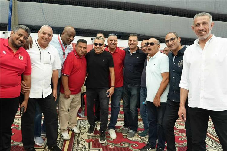 خالد مرتجي مع اعضاء الاهلي