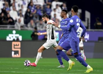 فيديو الهلال يواصل مطاردة الصدارة بفوز صعب على الشباب في الدوري السعودي