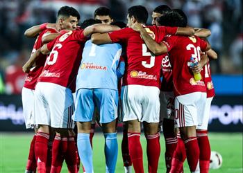 لاعب الأهلي يغادر مباراة كهرباء الإسماعيلية مصاب ا