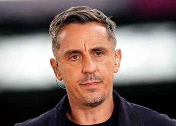 نيفيل منتقد ا لاعب ليفربول أداؤه ضد تشيلسي سبب غضب سلوت