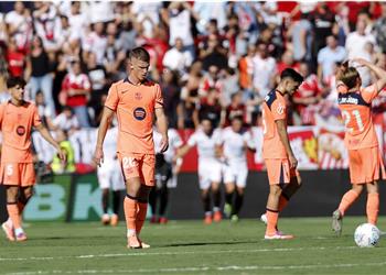 إصابة لاعب برشلونة بعد الهزيمة برباعية أمام إشبيلية