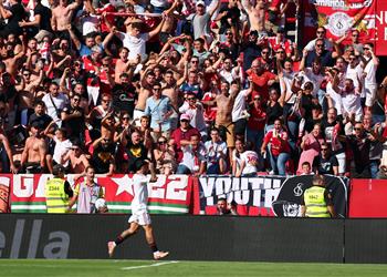 لاعب إشبيلية بعد الفوز على برشلونة سأحمل هذا اليوم معي في قبري