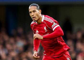 لاعب ريال مدريد يفجر غضب فان دايك بعد هزيمة ليفربول أمام تشيلسي