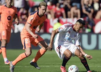 دي يونج يكشف السبب وراء تراجع أداء برشلونة بعد الهزيمة أمام إشبيلية