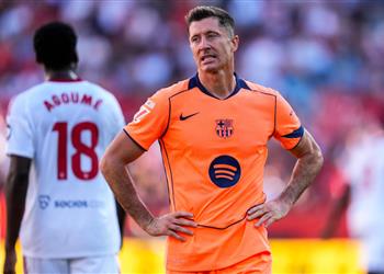 ليفاندوفسكي يدافع عن نفسه بعد إهدار ركلة جزاء برشلونة أمام إشبيلية