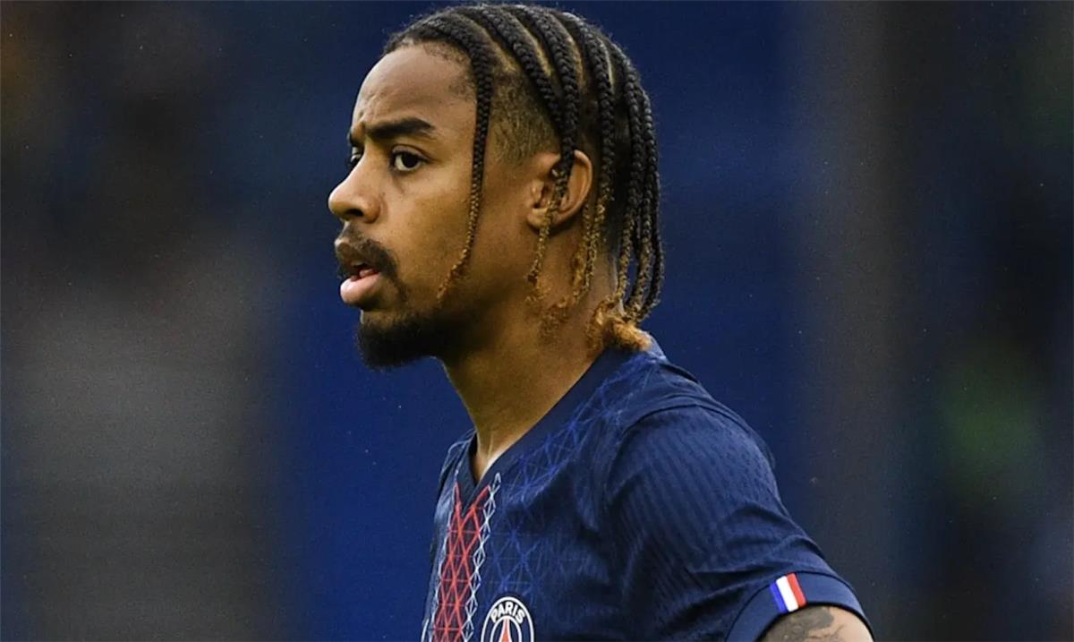 لاعب فرنسا يعود للمنتخب بعد 6 سنوات لإصابة باركولا.. وباريس سان جيرمان يرد ببيان رسمي