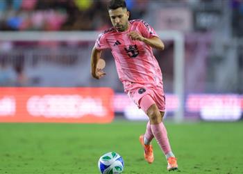 رسمي ا جوردي ألبا يعلن اعتزال كرة القدم