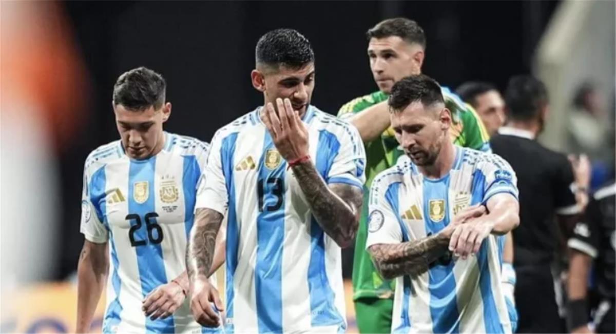 فيفا يفرض عقوبة على لاعب الأرجنتين ويغيب عن أولى مباريات كأس العالم 2026
