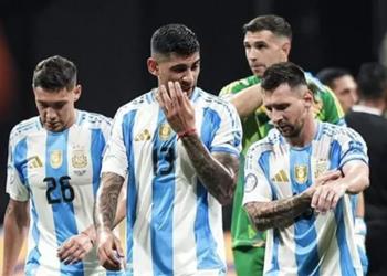 فيفا يفرض عقوبة على لاعب الأرجنتين ويغيب عن أولى مباريات كأس العالم 2026