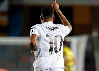 والدة مبابي عن تجربة باريس سان جيرمان لم يكن يستطيع المشي في الشارع