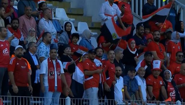 لحظة صافرة نهاية مصر وجيبوتي وفرحه اللاعبين والجماهير بالصعود لكأس العالم