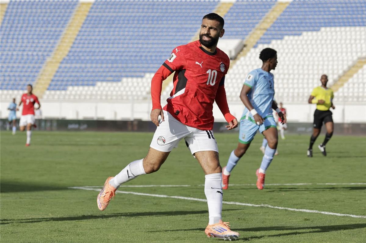 "تخطى الظاهرة وإبراهيموفيتش".. شبكة عالمية تحتفي بإنجاز محمد صلاح بعد وصول مصر للمونديال