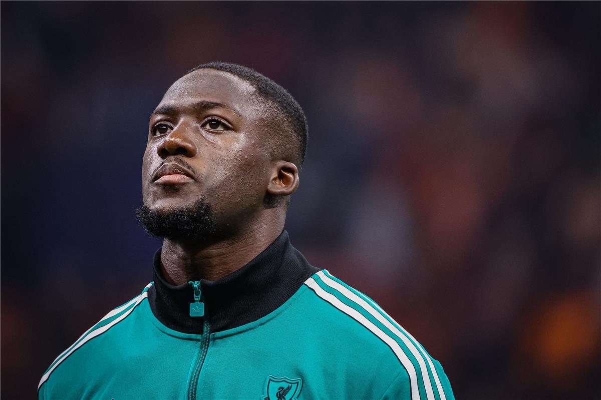 كوناتي يسخر من لاعب آرسنال بسبب سباق لقب الدوري الإنجليزي