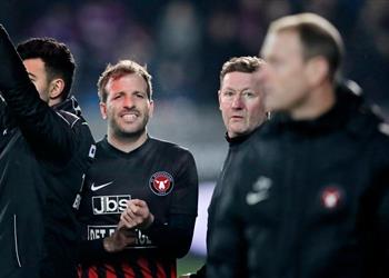 فان دير فارت يتغزل عبر بطولات في ياس سوروب مدرب الأهلي الجديد ينجح في أي بيئة