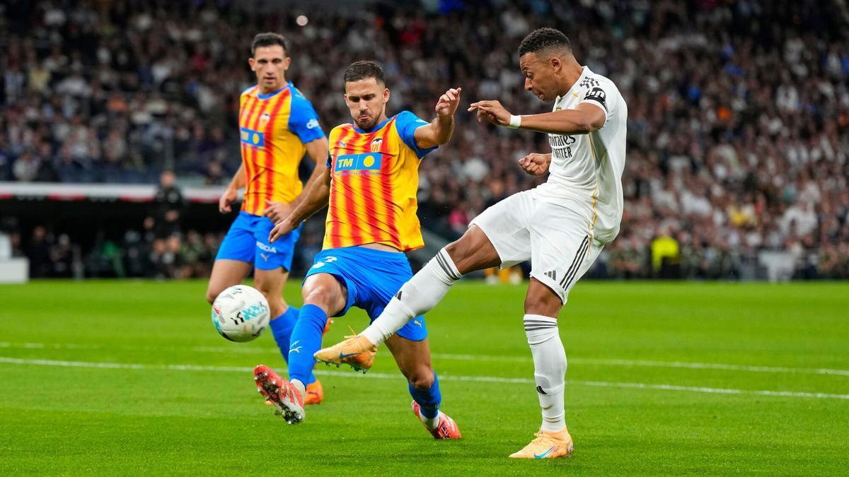 ترتيب الدوري الإسباني بعد فوز برشلونة وريال مدريد