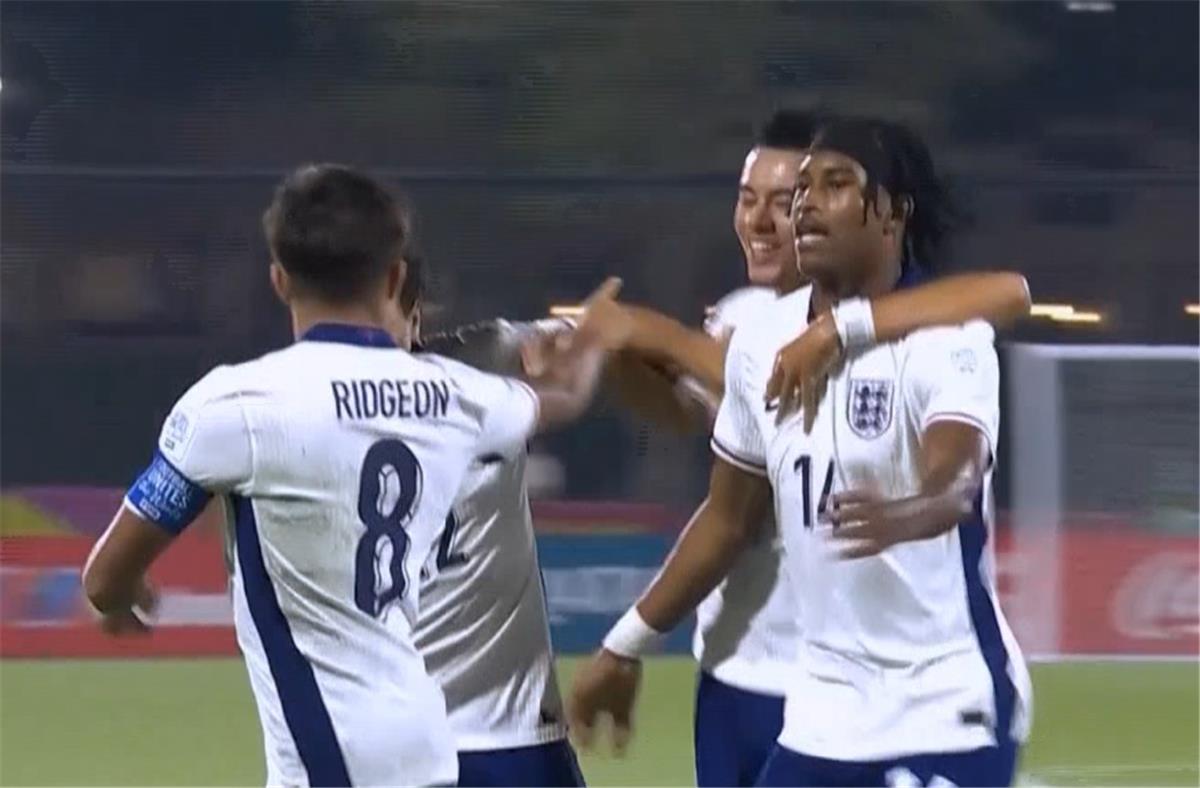 لاعبو منتخب إنجلترا تحت 17 عاما 