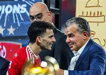 عضو مجلس الأهلي يوضح سبب واقعة زيزو وهشام نصر في احتفالات كأس السوبر المصري