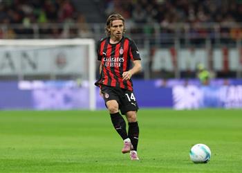 مودريتش يتلقى عروض ا عربية للرحيل عن ميلان