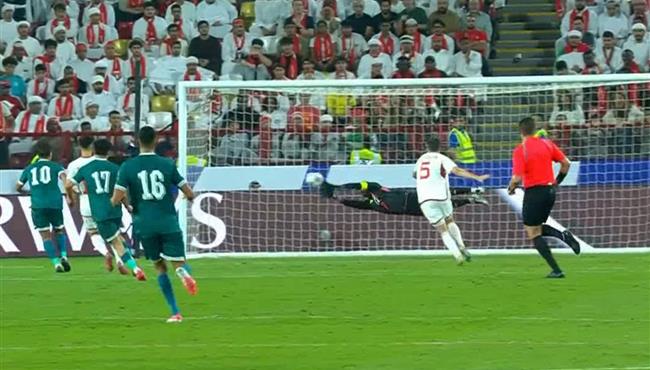 تصدي خالد عيسي الرائع يحرم العراق من هدف محقق في الامارات بتصفيات كأس العالم