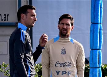 سكالوني يحسم موقف ميسي من المشاركة في مباراة الأرجنتين وأنجولا الودية