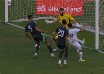 فيديو بالنيران الصديقة منتخب مصر يسجل الهدف الأول أمام الجزائر