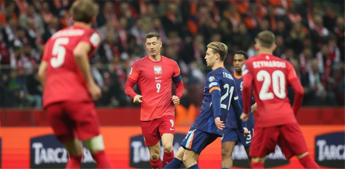 ليفاندوفسكي ودي يونج