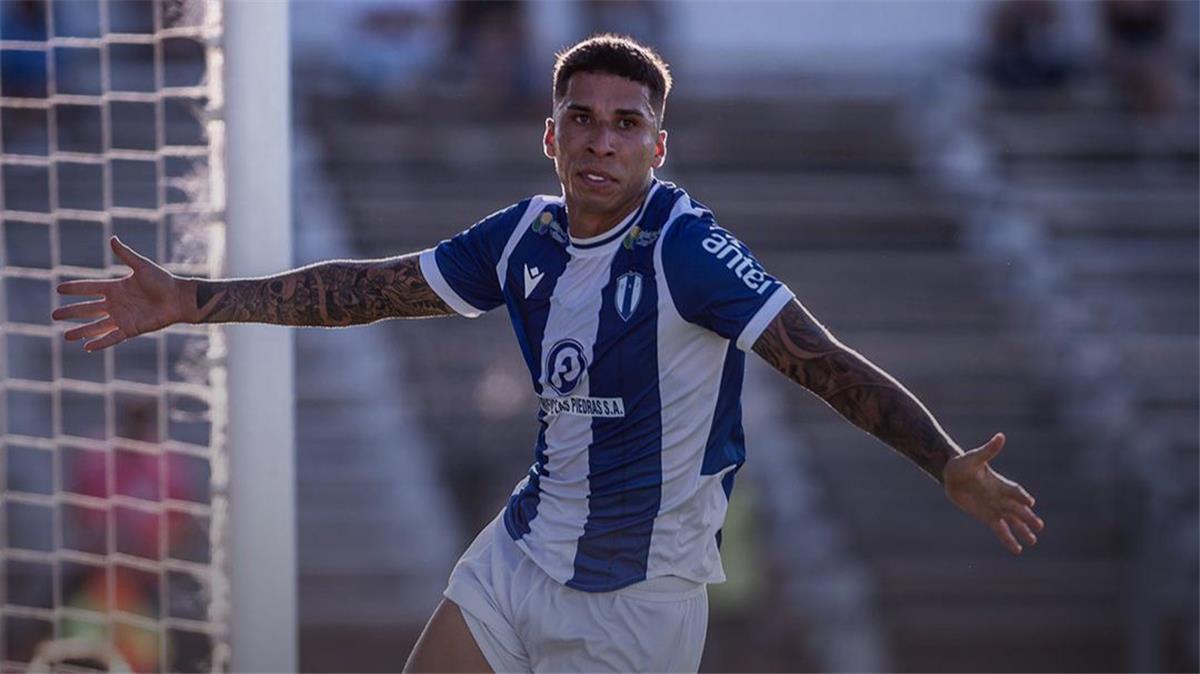 أول رد من هدف الأهلي الشتوي.. ماذا قال مهاجم جوفينتود الأوروجواياني لـ بطولات؟