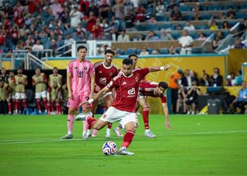 تريزيجيه الأهلي يفتقد غل الجيل الذهبي ودخلت في مشادة مع حسين الشحات أمام الزمالك