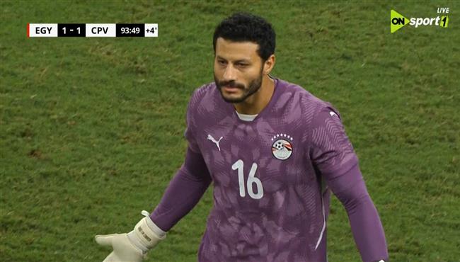 رد فعل محمد الشناوي بعد تبديله بمصطفى شوبير في مباراة مصر وكاب فيردي