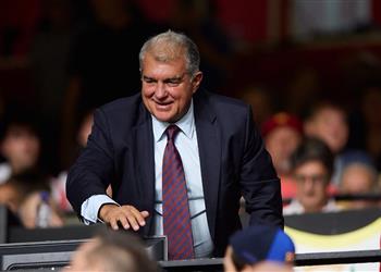 لابورتا يوضح رأيه في مساندة تشافي لمنافسه على رئاسة برشلونة