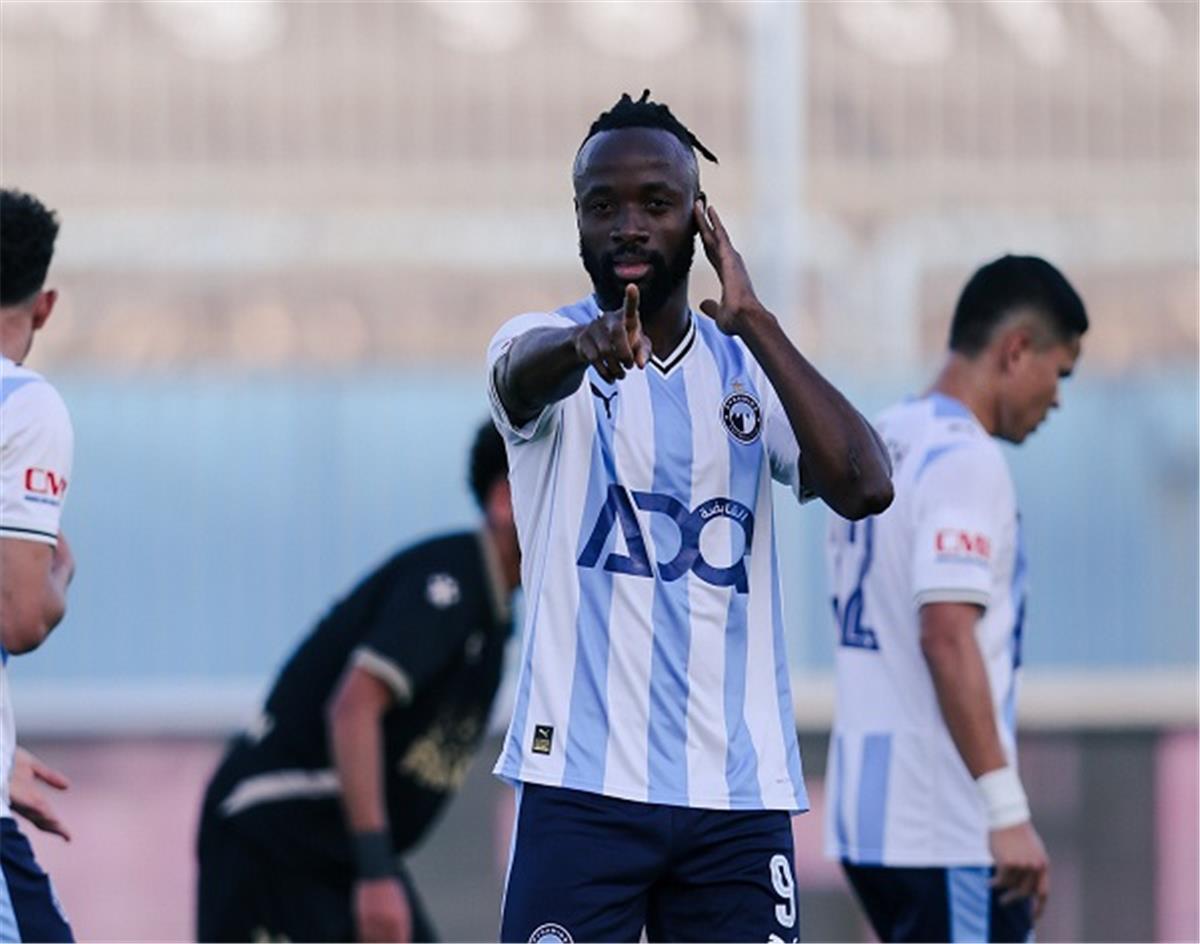 فيستون مايلي بعد فوزه بجائزة أفضل لاعب داخل إفريقيا: الشيبي كان يستحقها