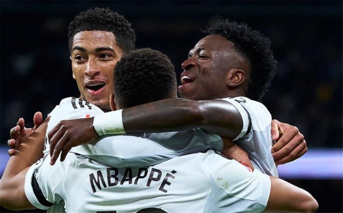 نيوز برو : فيديو | ريال مدريد يضرب فالنسيا برباعية ويوسع الفارق مع برشلونة في صدارة الدوري الإسباني