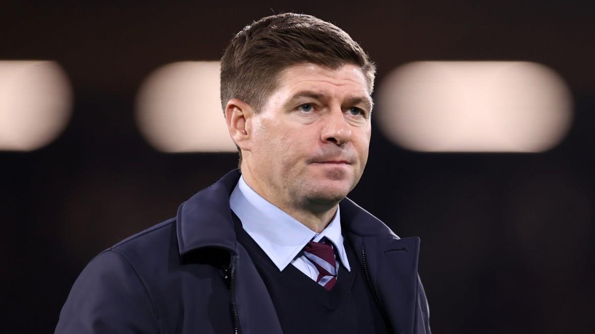 جيرارد عن مطالب إقالة سلوت من تدريب ليفربول: هراء مطلق