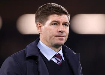 جيرارد عن مطالب إقالة سلوت من تدريب ليفربول هراء مطلق