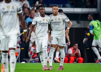 فينيسيوس يوجه رسالة لـ مبابي بعد إهدار ركلة الجزاء أمام فالنسيا