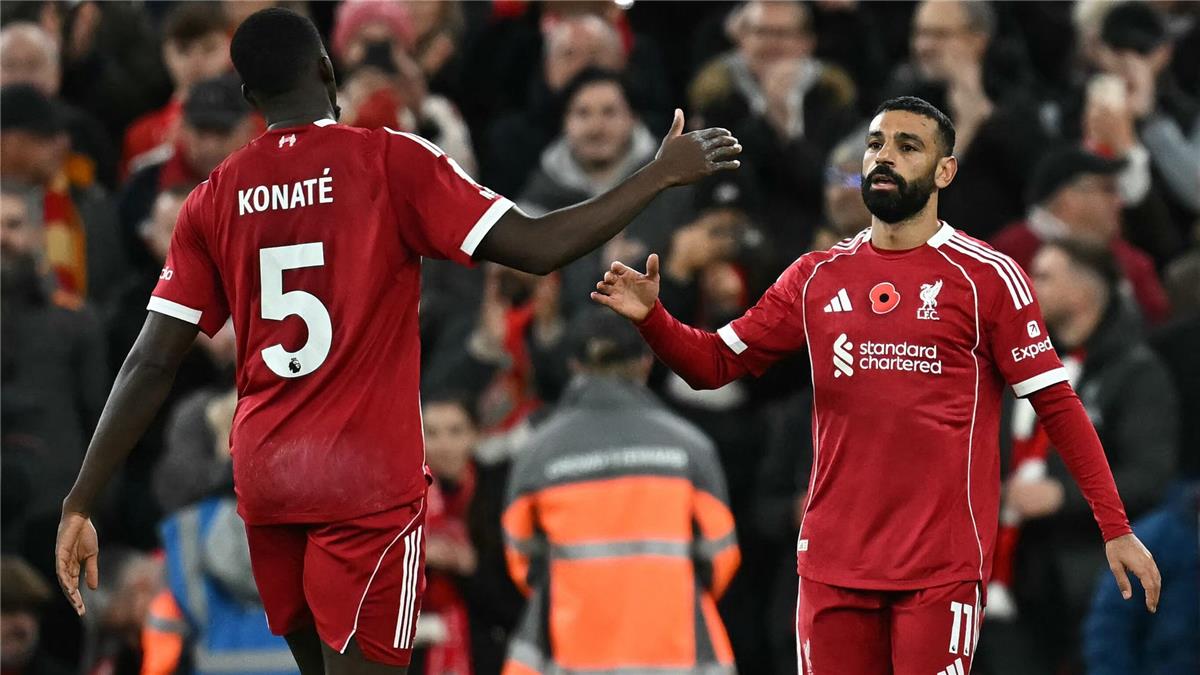 احتفال محمد صلاح مع كوناتي