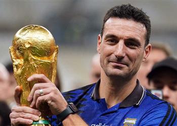 رئيس الاتحاد الأرجنتيني يحسم موقفه من رحيل سكالوني بعد كأس العالم