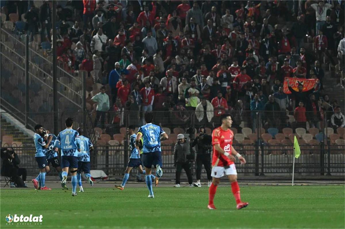 بيراميدز يقترب من ضم لاعب الأهلي السابق