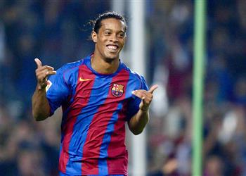 مدرب برشلونة السابق رونالدينيو كسر عادة جماهير ريال مدريد في الكلاسيكو