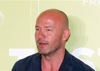 يستشهد بصفقة كيركيز شيرر يحذر ليفربول من التعاقد مع خليفة محمد صلاح