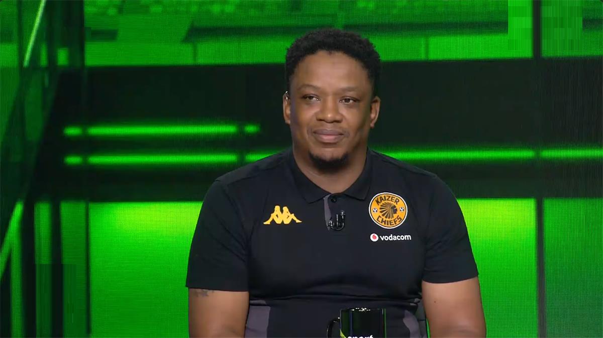 كابيلو بوسيلونج رئيس جهاز الكرة بنادي كايزر تشيفز