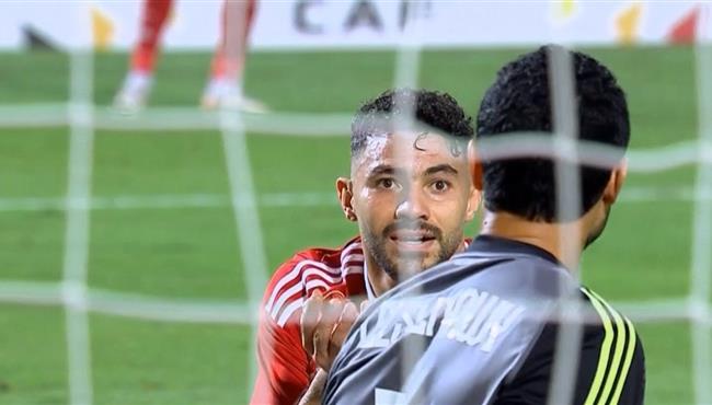 هدف شبيبة القبائل الاول في مرمي الاهلي بعد خطأ من ياسر ابراهيم ومحمد الشناوي