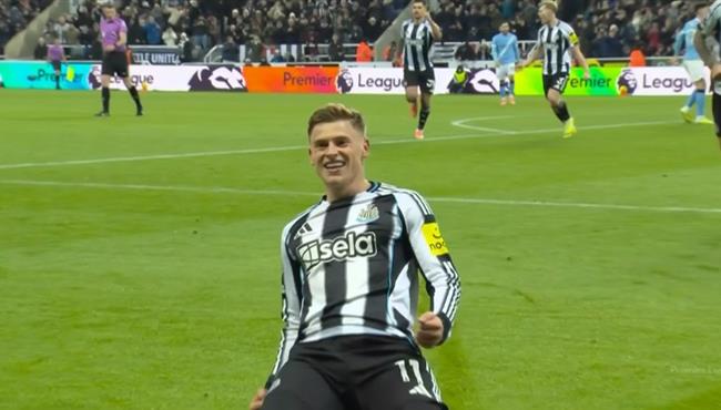 هدف نيوكاسل الاول الرائع في مرمي مانشستر سيتي بالدوري الانجليزي