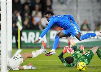 بينيا يشكك في صحة الهدف الثاني لـ ريال مدريد بعد التعادل مع إلتشي