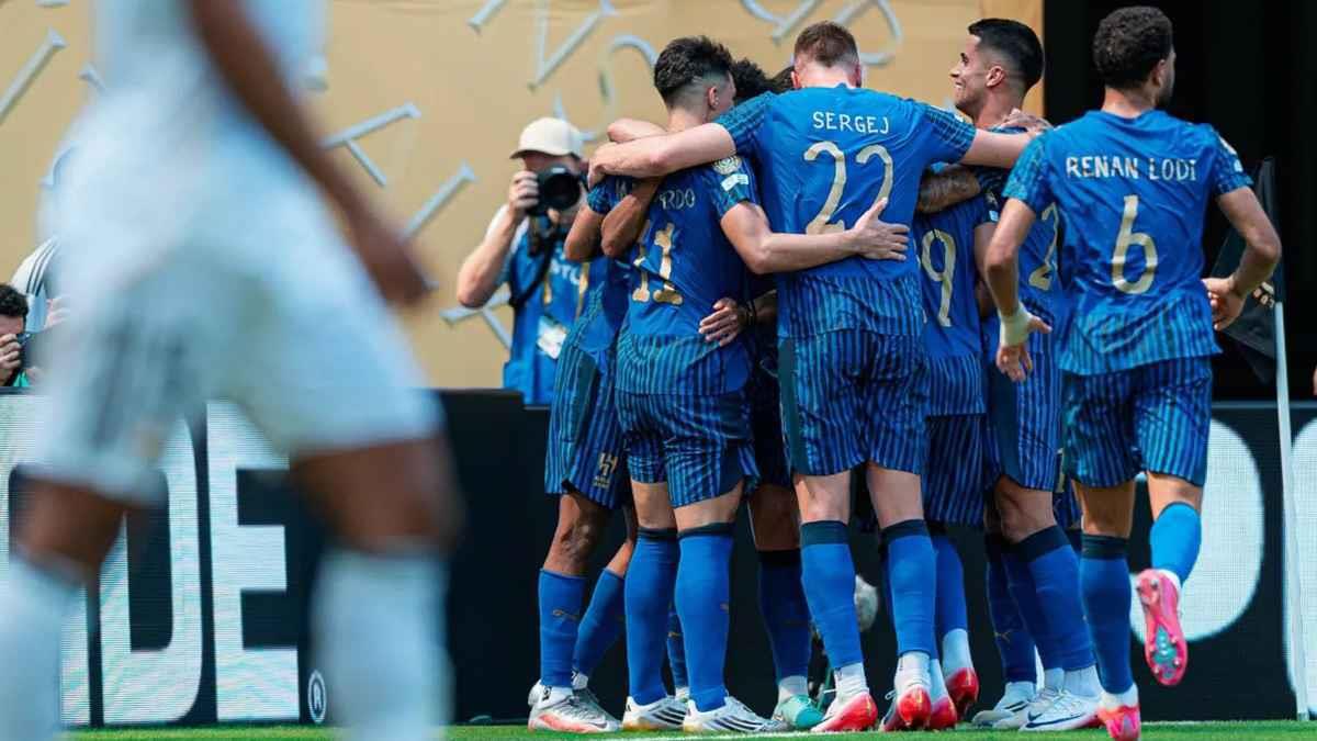 لاعبو الهلال السعودي