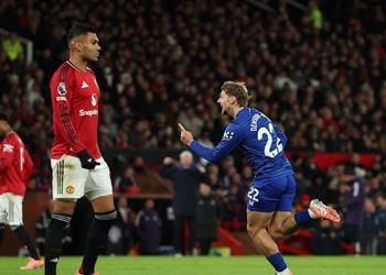 فيديو صفع وطرد إيفرتون يهزم مانشستر يونايتد وليفربول يتراجع في ترتيب الدوري الإنجليزي